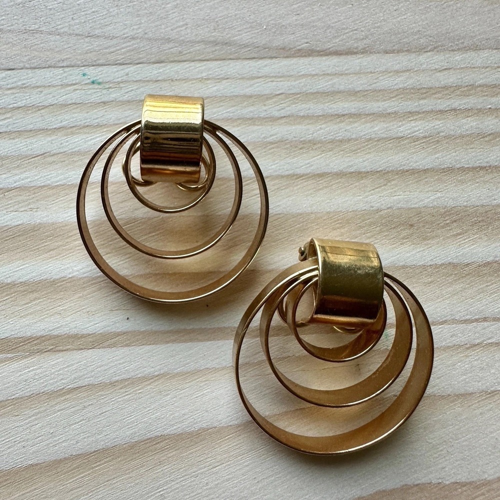 VTG Napier Clip Earrings 1.25 Inch Graduated Multi-Circle Gold Signed Pre 1955‎